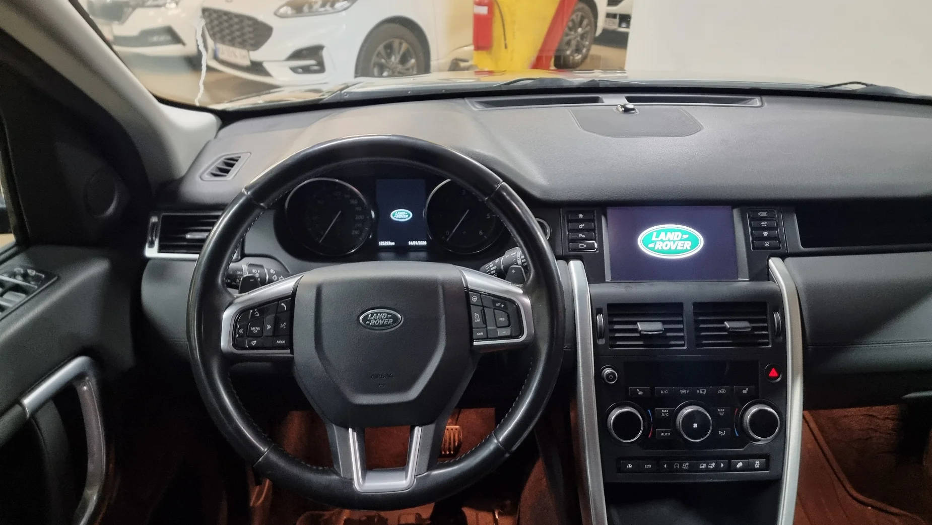 Land Rover Discovery Sport photo